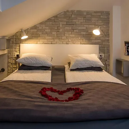 Velvet - With Hot Tub Apartment *