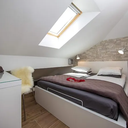 Velvet - With Hot Tub Apartment