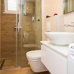 Velvet - With Hot Tub Apartmán