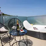 Velvet - With Hot Tub Apartmán