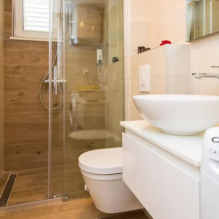 Velvet - With Hot Tub Apartman