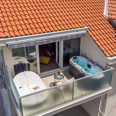 Velvet - With Hot Tub *