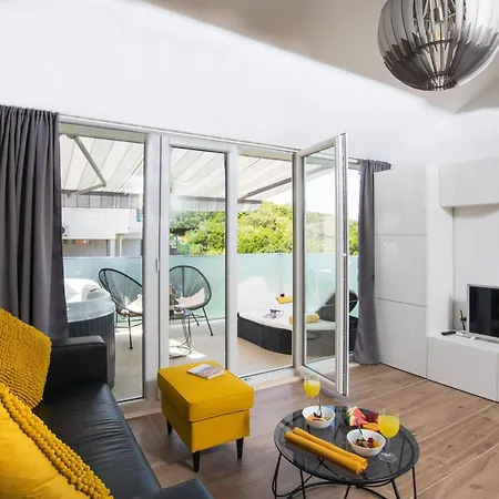 Velvet - With Hot Tub