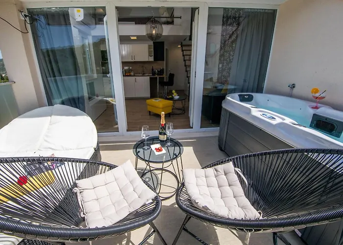 Velvet - With Hot Tub Apartamento *