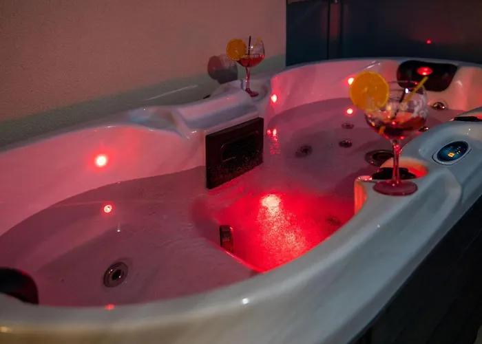 Velvet - With Hot Tub 아파트 *