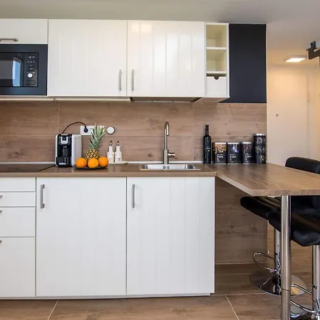 Velvet - With Hot Tub Lejlighed *